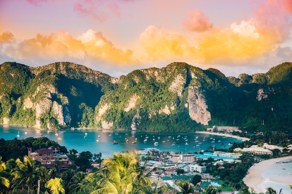 Turquoise Thai bay with limestone cliffs